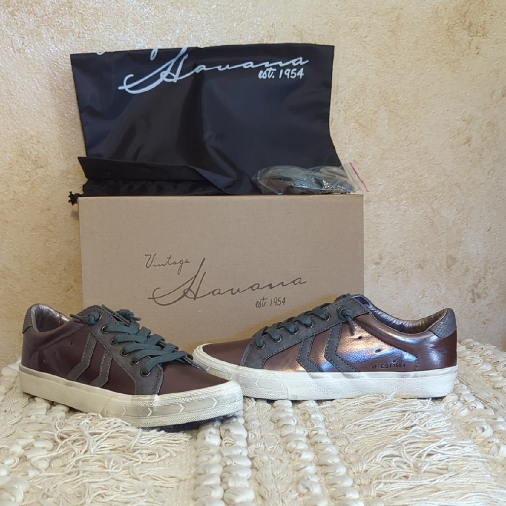 Vintage Havana NIB 7 Pewter Metallic Sneakers